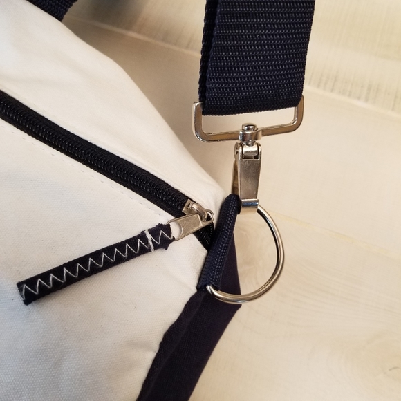 Vintage Tommy Hilfiger Big Flag Logo Spell Out Duffle Bag - Picture 10 of 10